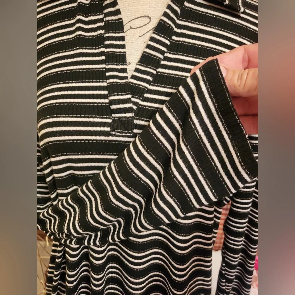 All In Love top. - Picture 4 of 4